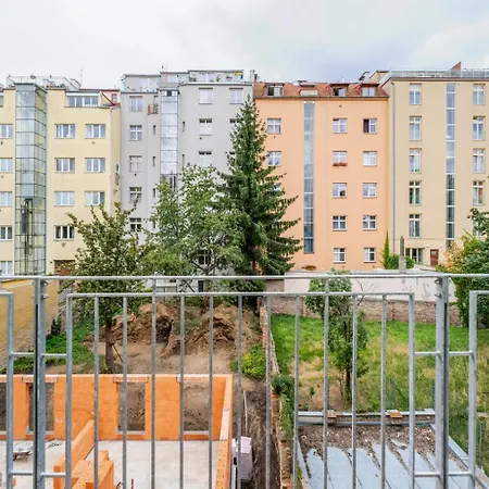 Blueground Nusle Balcony Nr Vysehrad Prg-64 Praga